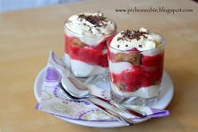 TRUSKAWKOWE TIRAMISU
Składniki (na kilka porcji)
- 2 serki marscapone po 250g (u mnie tradycyjnie Piątnica )
 - 3 żółtka/
- 6 łyżek cukru pudru/
- 250 ml śmietanki kremówki 30%/...