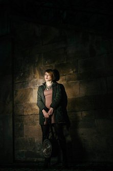 Projekt to zlepek pomysłów, które od jakiegoś już czasu kotłowały się w mojej głowie.
Głównymi materiałami użytymi w nim są filc impregnowany i .... gazety :)
Średnica 30cm
Torb...