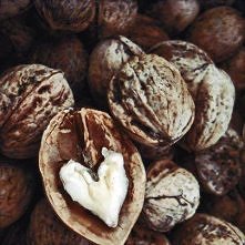 - Jak mocno kochasz, tak mocno złap za rękę, czule pocałuj i nie mów nic więcej...