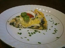 TARTA z kurczakiem, szpinakiem, suszonymi pomidorami, pieczarkami oraz serem mozzarella. 

Przepisz wkrótce. ;)