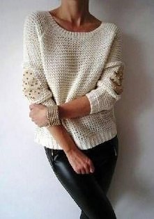 Kremowy sweter z łatkami na...