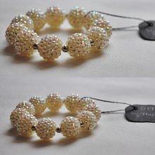 Bransoletka shamballa. Wykonane z kulek shamballa.
Produkt d.i.y. by MariKa.
Piękny prezent pod choinkę.
To jedyna sztuka, więcej takich nie posiadam w sprzedaży.
Cena: 79zł