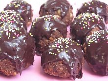 bajaderki - ziemniaczki
Potrzebujemy:
ok 200g pokruszonego na mąkę niepotrzeb...