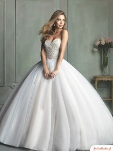 śliczna suknia ślubna