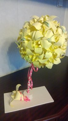na imieniny mojej mamy zrobiłam kulę z kwiatów
