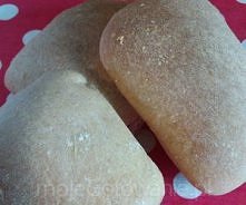 Bułeczki pszenne na zakwasie pszennym


Składniki

*150 g zakwasu pszennego
*100 g mąki pszennej pełnoziarnistej
*450 g mąki pszennej typ 650
*300 ml wody
*1 łyżka oleju
*1 łyże...