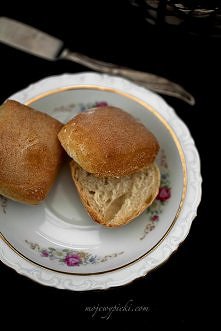 panini małe chlebowe buleczki
Składniki na zaczyn:

100 g mąki pszennej chlebowej
2,5 g soli
3/4 łyżeczki oliwy z oliwek
pół łyżeczki mleka
70 ml wody
2 g świeżych drożdży lub 1...