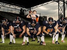 Wywiad z ekipą z Warsaw Eagles.

EksMagazyn: W jaki sposób futbol amerykański pojawił się w Polsce?
Jacek Śledziński, generalny menadżer Warsaw Eagles: Historia sięga roku 1999,...