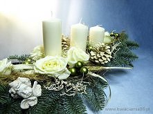 romantyczny stroik świąteczny ze świeżymi różami