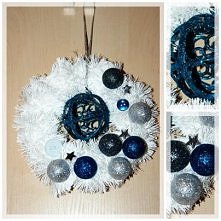 mój ulubiony bo niebieski ^^ wianek na drzwi :)