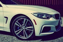 zaraz blachara... wszyscy lubią dobre samochody!!! :D