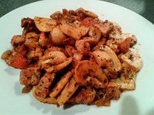 Schab w pieczarkach i pomidorach