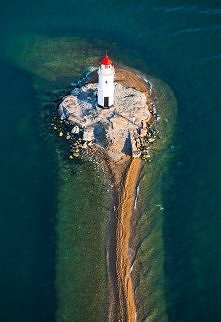 Lighthouse on the undersea rock near Vladivostok, Russia