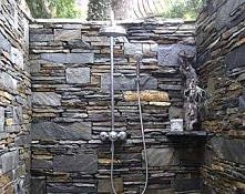 prysznic na ogrodzie