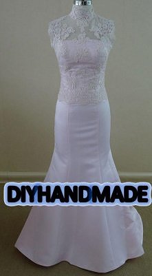 hand made

-Sukienka o kroju maxi
-na wysoksoci ud rozszerzana 
-sukienka z satyny grubej i koronki gipiurowej