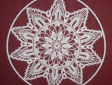 szydełkowa ozdobna serwetka