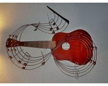 Ozdoba na ścianę z metalu Gitara z pięciolinią.