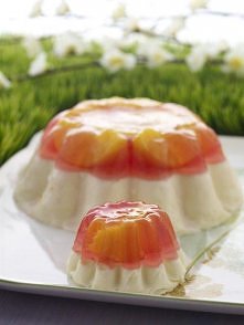 panna cota z galaretką i brzoskwiniami palcelizac.pl