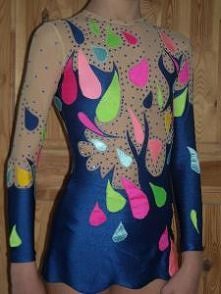 piękny strój do akrobatyki