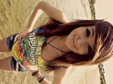 Uroczo Wygląda Z tym Kolczy...