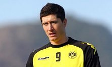 Rober odchodzi z Dortmundu :( i idzie do Bayernu ale ja myślę że się stęsknił za Mario hehe ;) ale wiem że jest inny powód :( szkoda że odchodzi ale niech się rozwija i w dalszy...