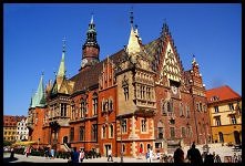 Niezwykły Wrocławski ratusz.
Jeden z najpiękniejszych zabytków gotyckiej architektury mieszczańskiej w Polsce i Europie Środkowej.