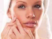 Użycie antyseptyków w leczeniu trądziku i rozdrapanych pryszczy:

-Czy rozdrapywać pryszcze?
Odpowiedź jest oczywista. Pod żadnym pozorem!

-Jak walczyć z infekcjami rozdrapaneg...