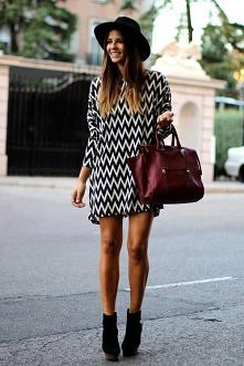 Wzorzysta sukienka. Ładna ?