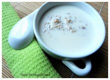 Owsianka z rana robi się sama- przepis znajduje się na blogu kulinarnym "Taste Eat"