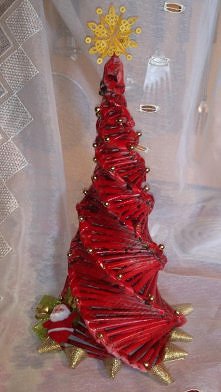 Choinka z papierowej wikliny