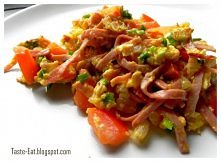 Jajecznica na kolorowo- przepis znajduje się na blogu kulinarnym "Taste Eat"