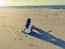 - Kochasz Ją ?
- Tak
- Na ile procent ?
- 99 %
- a ten 1 % ?
- Nienawidzę jej
- ale dlaczego ?
- za to, że kocha takiego dupka jak Ja.


Kuźwa chciałabym.