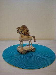 koń z drewna- malowany i po...