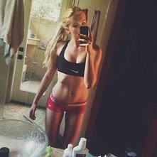 czasami jak patrze na te zdjęcia to wątpię w samą siebie, bo one mają idealne brzuchy, nogi i pupy ja ćwiczę już jakiś czas, sporo schudłam teraz chcę popracować nad mięśniami b...