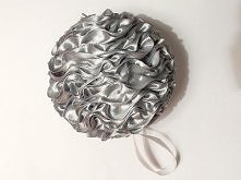 Wstążkowa bombka trochę inaczej Źródło: ArtAda