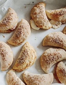 Empanadas z pomidorami i se...