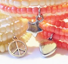 Uwielbiasz biżuterię? Cenisz kreatywność, precyzje wykonania, niepowtarzalne wzornictwo? 
Skuś się, a my Cię oczarujemy.

SO SIMPLY to osobiście zaprojektowana i wykonana biżute...