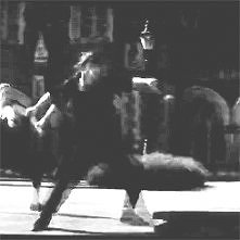 „Wolność, pomylałam. To był jedyny prezent, na który czekałam. Wolność w podejmowaniu własnych wyborów. Wolność w kochaniu tego, kogo chciałam.”