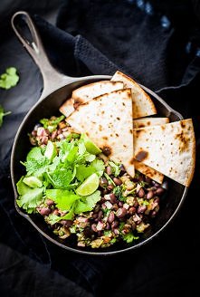 Czarna sałatka z bakłażana ...