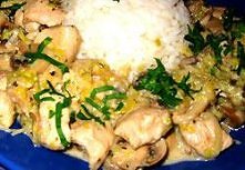 Fricassee z kurczaka i porów wg Bajaderki - super szybkie danie

2 filety z piersi kurczaka, pokrojone w kostke
1 1/2 lyzki masla
200g pieczarek pokrojonych w paseczki
1 por, po...