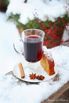 Punsch - austriacki bardzo słynny napój rozgrzewający. 
Herbata + Rum + cytryna. Idealny na zimę- Polecam