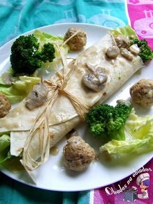 Tortilla z pulpecikami i brokułem