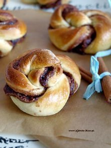 Zakręcone bułeczki z nutell...