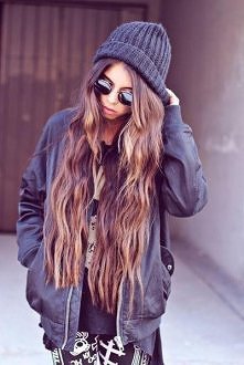 Naturalna maseczka na szybki porost włosów. Poza tym działa również rewitalizująco i odżywczo. Do jej sporządzenia potrzebne jest żółtko jednego jajka, ½ szklanki ciemnego piwa ...