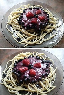 Kolorowo owocowo :)

Kolejnym daniem, które zagościło w moim domu jest spaghetti na słodko ;)
za bardzo tego nie widać na zdjęciu, ale jest to pełnoziarnisty makaron, który gotu...