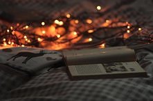 zimowy wieczór i książka <3