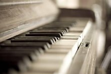 Piano:*