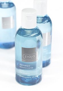 Świetnie zmywa makijaż. Duż...