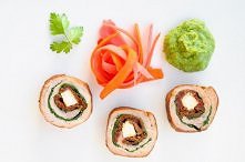 Roladki z polędwicy wieprzowej podane w stylu sushi