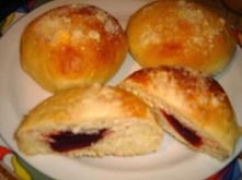 pyszne bułeczki drożdżowe z marmoladą, mniam :)